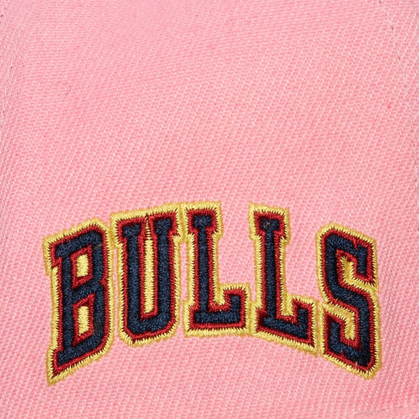 MENS MITCHELL & NESS NBA SO FRESH SNAPBACK BULLS - PINK