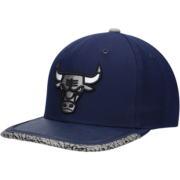 MENS MITCHELL & NESS NBA DAY 3 SNAPBACK BULLS - NAVY