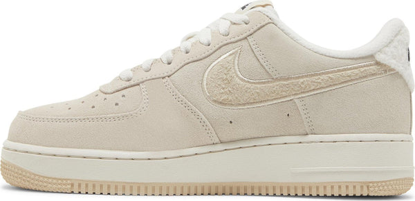 [DQ7583-001] Womens Nike AIR FORCE 1 LOW '07 SE 'SANDDRIFT GUM FLEECE'