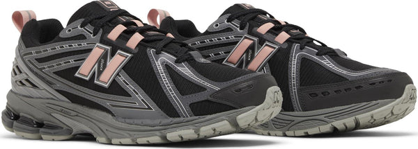[M1906RHC] Mens New Balance 1906R 'Black Pink'