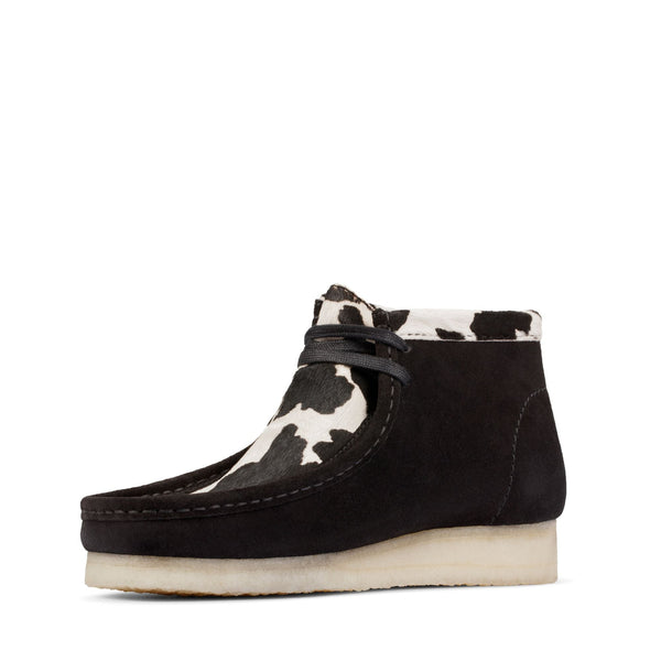 [26154810] Mens Clarks WALLABEE BOOT BLACK COW PRINT