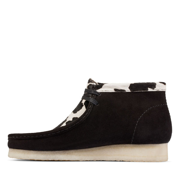 [26154810] Mens Clarks WALLABEE BOOT BLACK COW PRINT