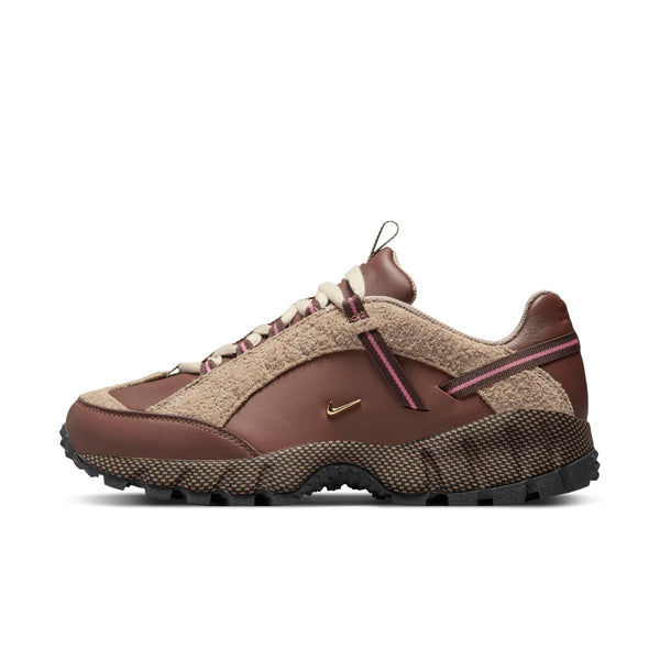 [DR0420-200] Womens Nike AIR HUMARA LX 'JACQUEMUS ALE BROWN GOLD'