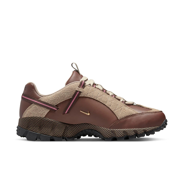 [DR0420-200] Womens Nike AIR HUMARA LX 'JACQUEMUS ALE BROWN GOLD'