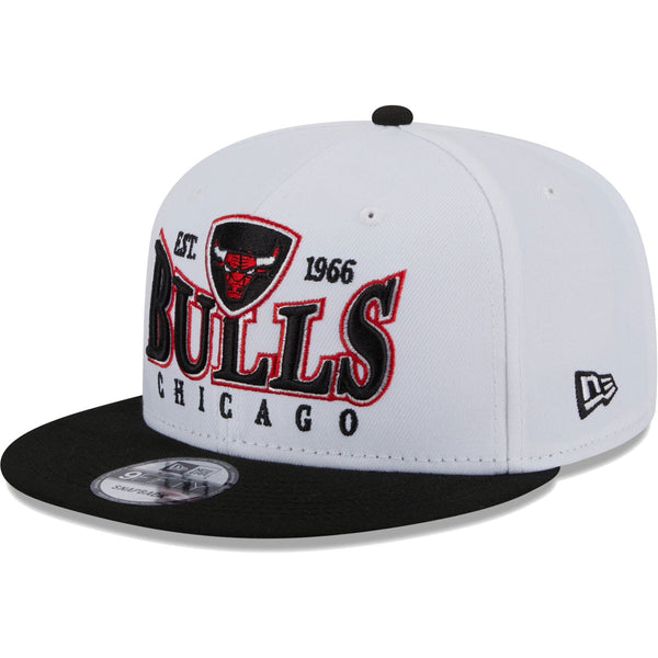 [60310259] MENS NEW ERA NBA CHICAGO BULLS 950 CREST STACK SNAPBACK - WHITE/BLACK