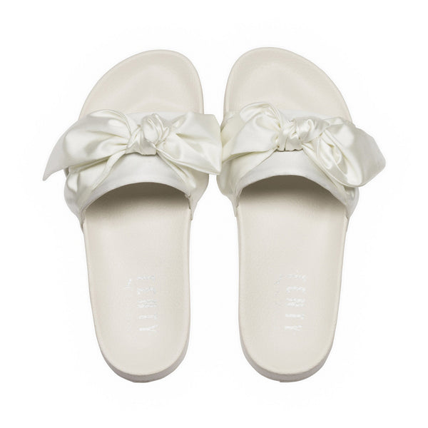[365774-02] Womens Fenty Bow Slide